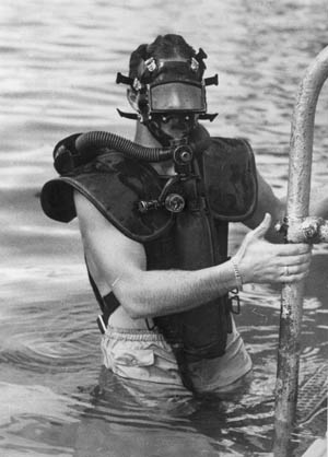 A combat diver of the OSS Maritime Unit trains with the Lambertson Amphibious Respiratory Unit during World War II.