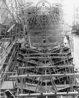 The wooden fuselage of the H-4 under construction. Innovative materials, including a new type of glue, had to be developed for the project, which cost more than $18 million. 