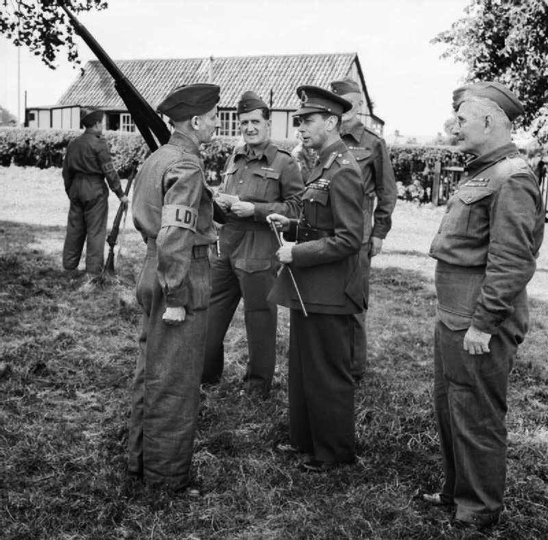 King George VI chats with a member of the Home Guard, Britain’s last line of defense, in Kent, August 10, 1940. 