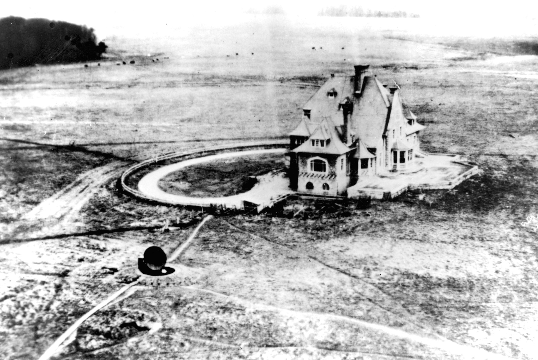 The radar station at Bruneval is captured in a reconnaissance photo. 