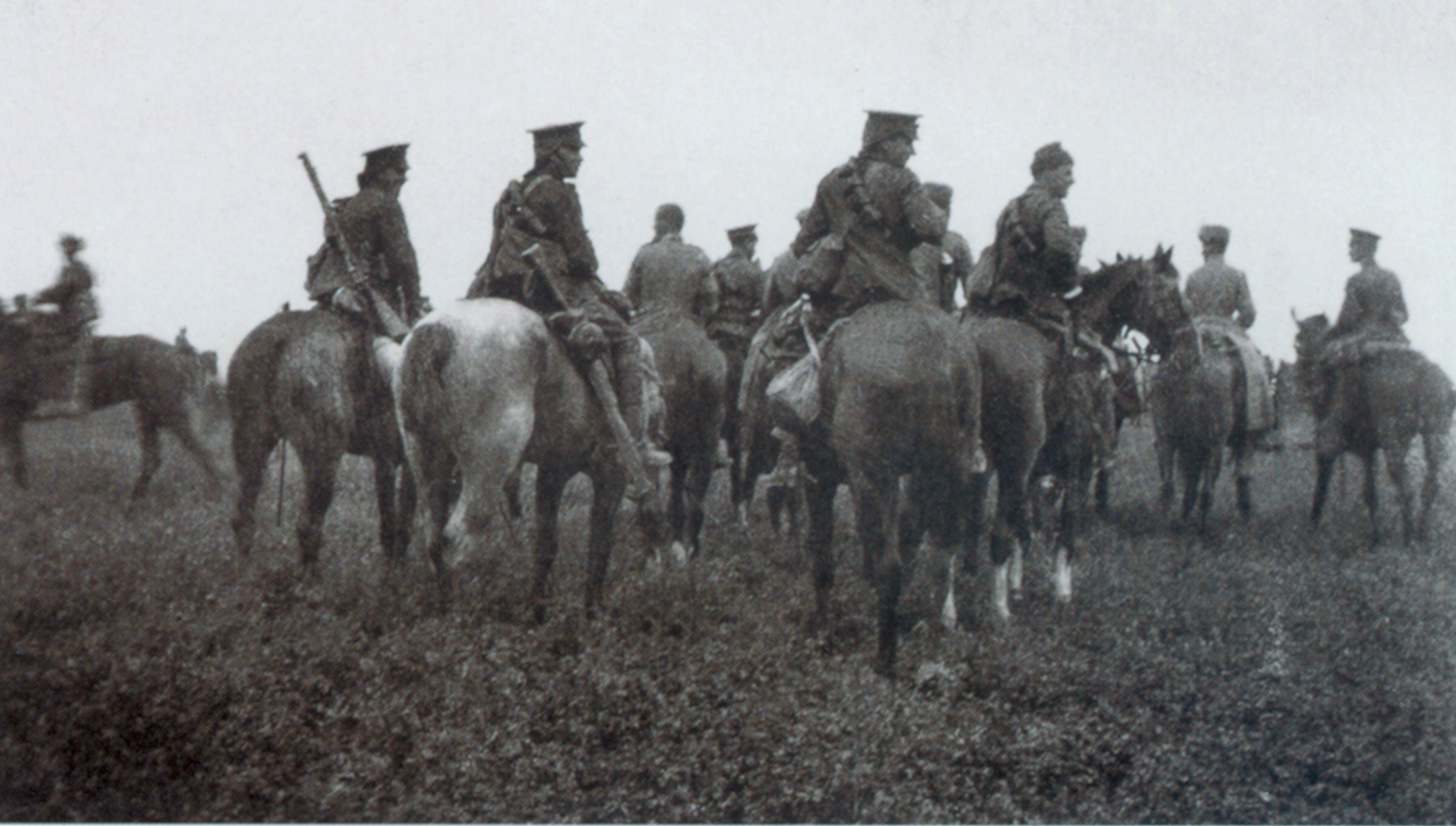 British cavalrymen of the 2nd Dragoon Guards (Queens Bays) surround a group of German prisoners in 1914.