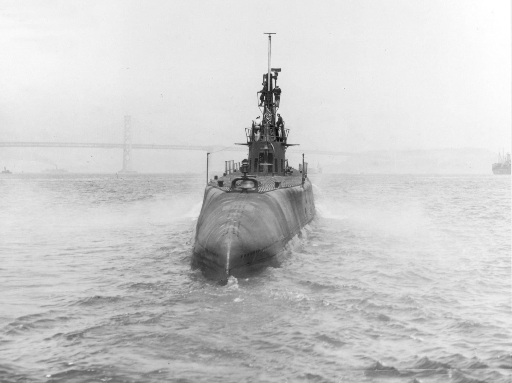 Sculpin maneuvers in San Fancisco Bay on May 1, 1943, following an overhaul.