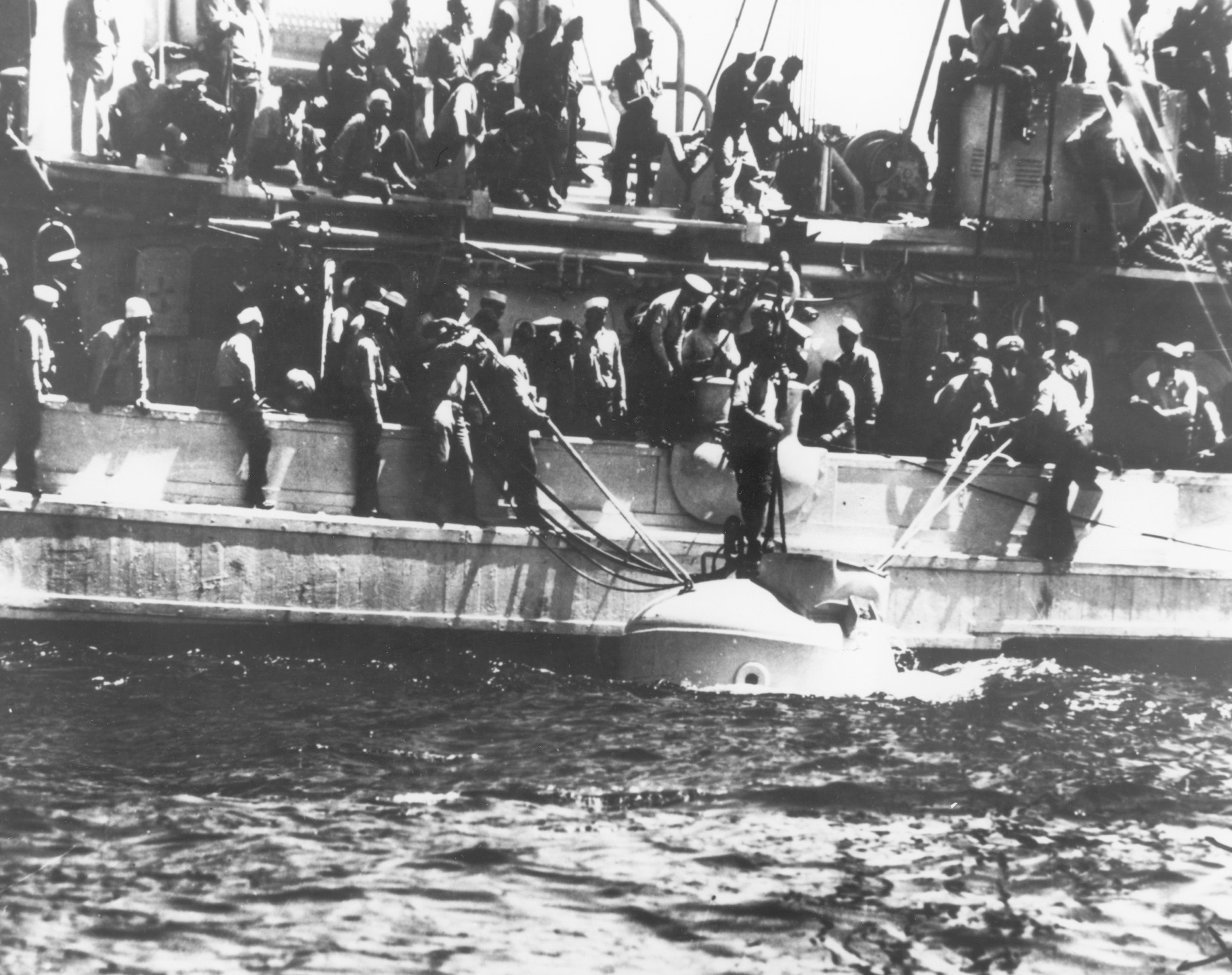 The McCann Rescue Chamber is readied aboard the USS Falcon for a rescue attempt off the coast of New England. The submarine Squalus had gone down in the Atlantic, trapping 33 sailors.