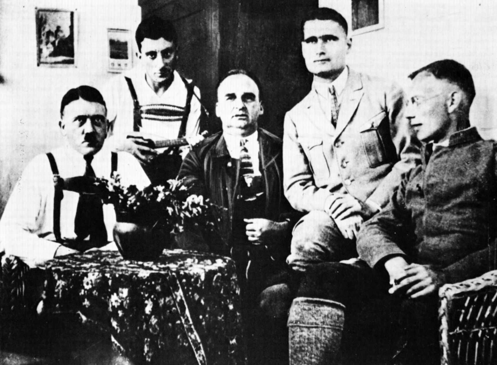 While incarcerated in Landsberg Prison, Hitler poses with Hess, his trusted secretary, and three other Nazis. Hitler’s time in prison was something less than oppressive. The guards were Nazi sympathizers and allowed him to have numerous visitors and flowers in his cell.