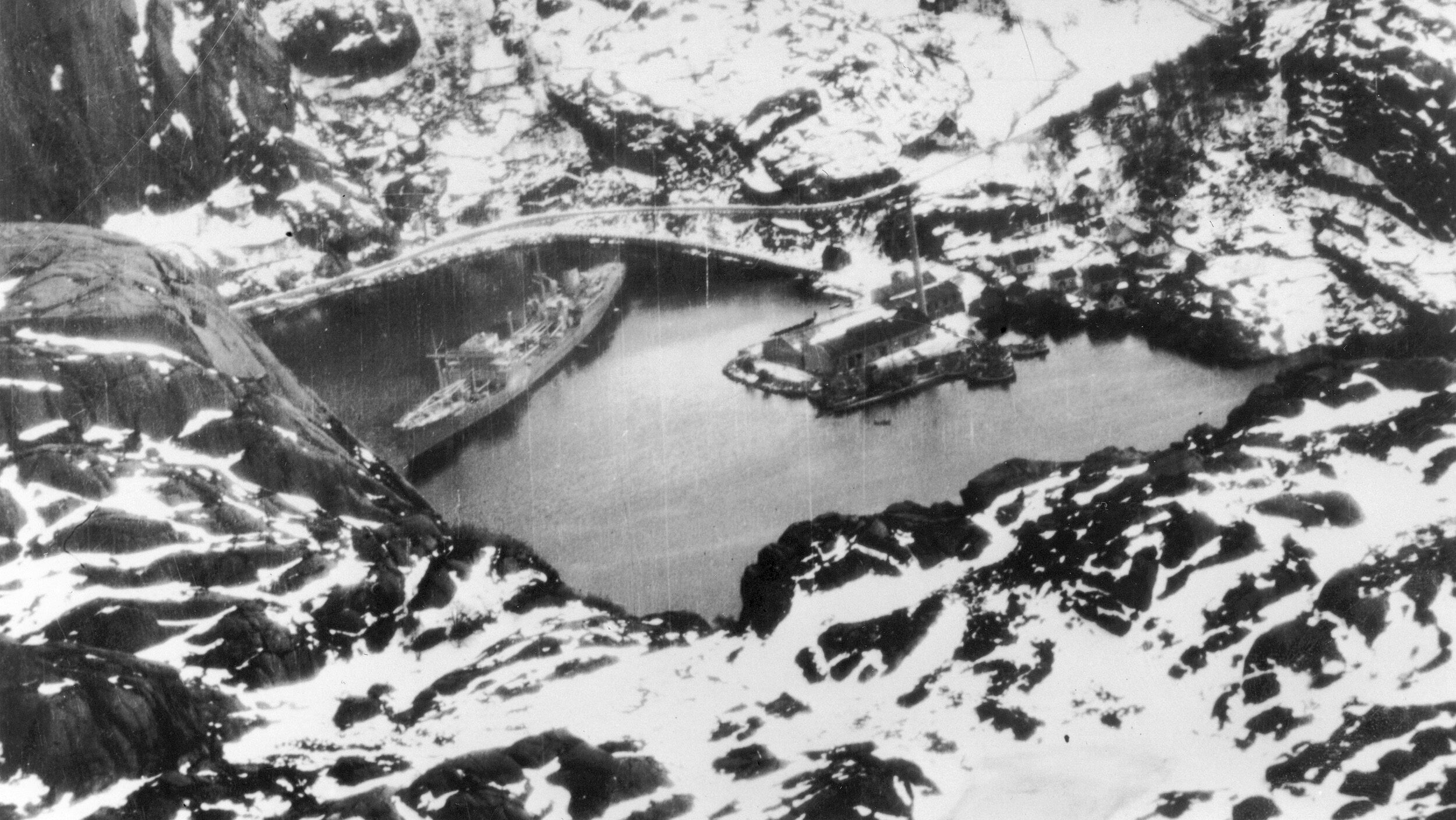 This aerial photo of the Altmark hiding in Norway’s Jossing Fjord led to the raid by Captain Philip Vian and the destroyer HMS Cossack.