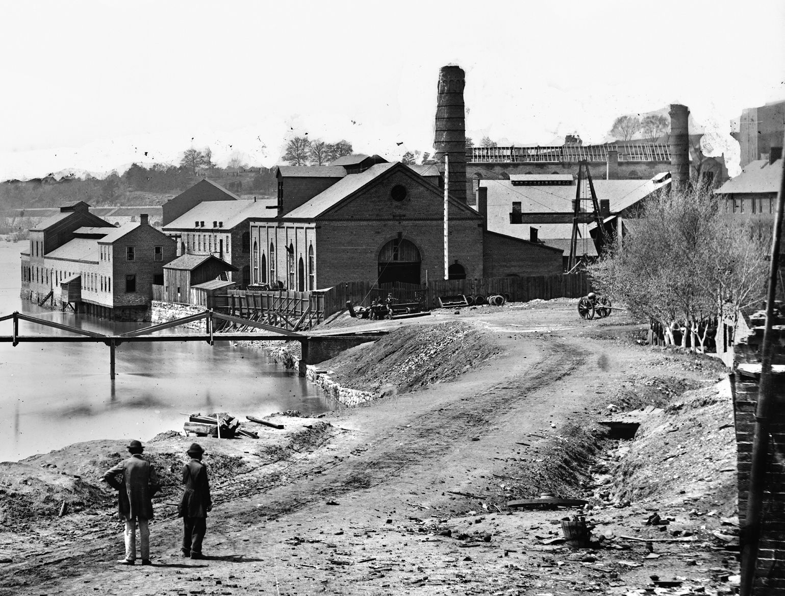The Confederates incorporated captured 3-inch Rifles into their batteries and also made copies of them at Tredegar Iron Works in Richmond, Virginia.