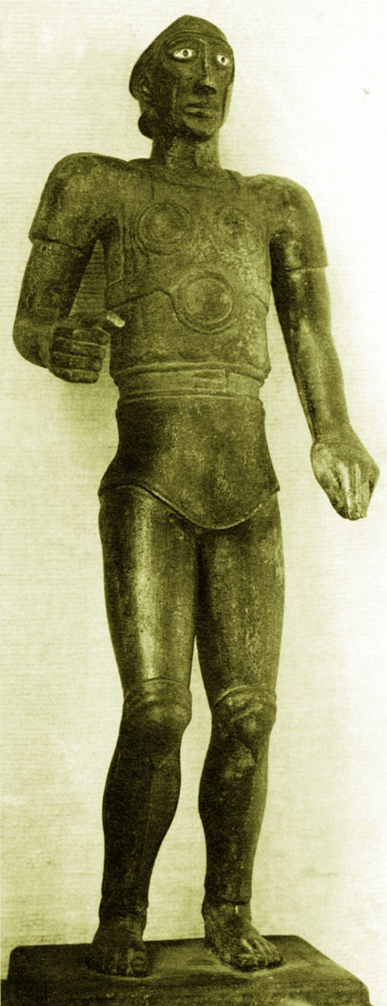 An eagle-eyed Samnite warrior in helmet and cuirass, as depicted in this 5th-century bronze statuette.