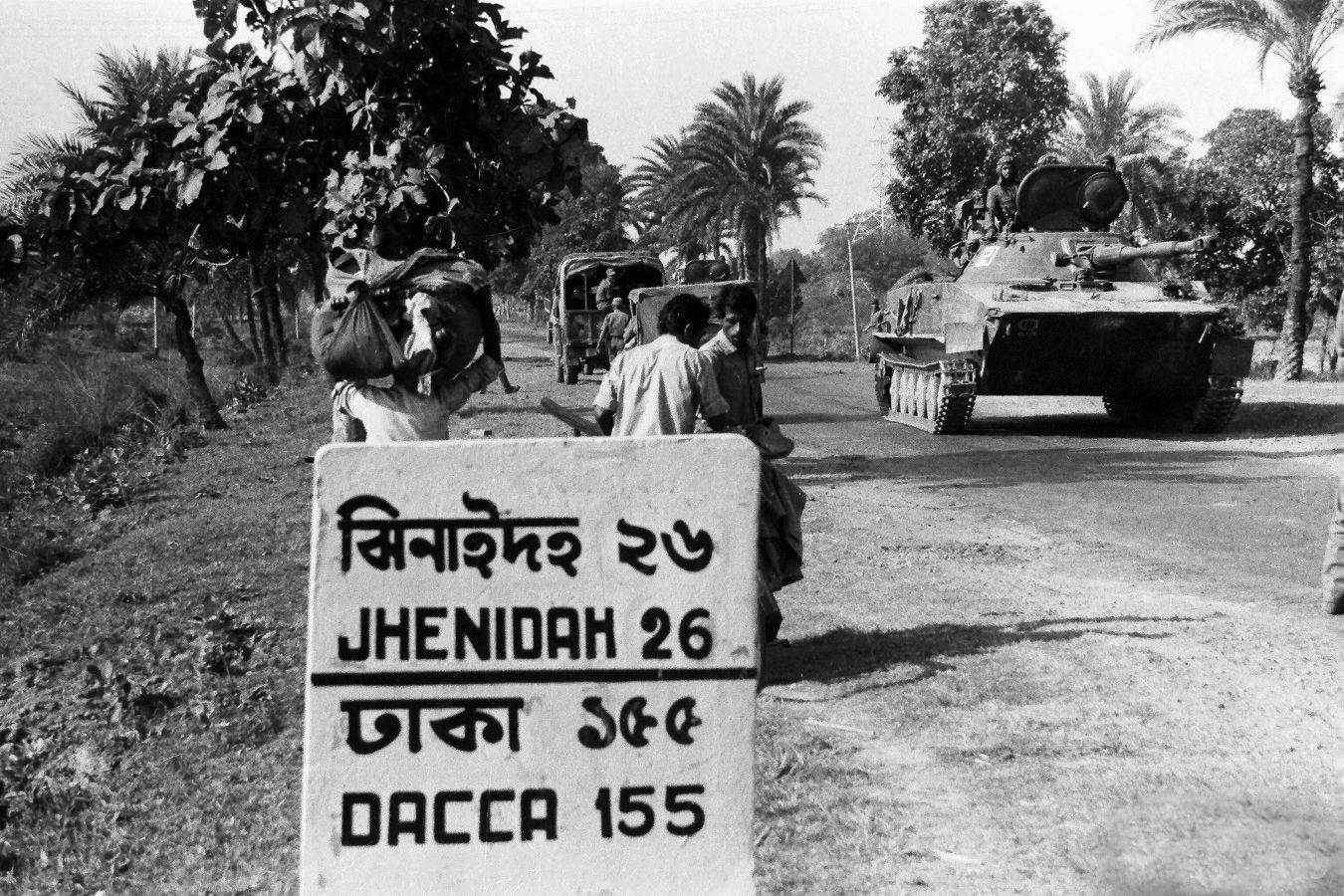 Indian Paratroop Brigade 76 advances ever deeper into East Bengal on its way to Dacca. 