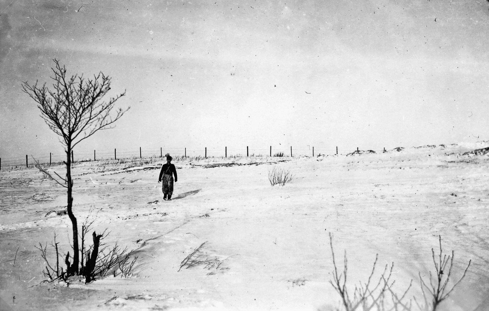Hans-Joachim Buchmüller, a comrade of Joachim Benz, scans the horizon near Vitebsk during the winter of 1943-44. The bitter cold took a fearful toll among the German troops and caused mechanized equipment to fail. 