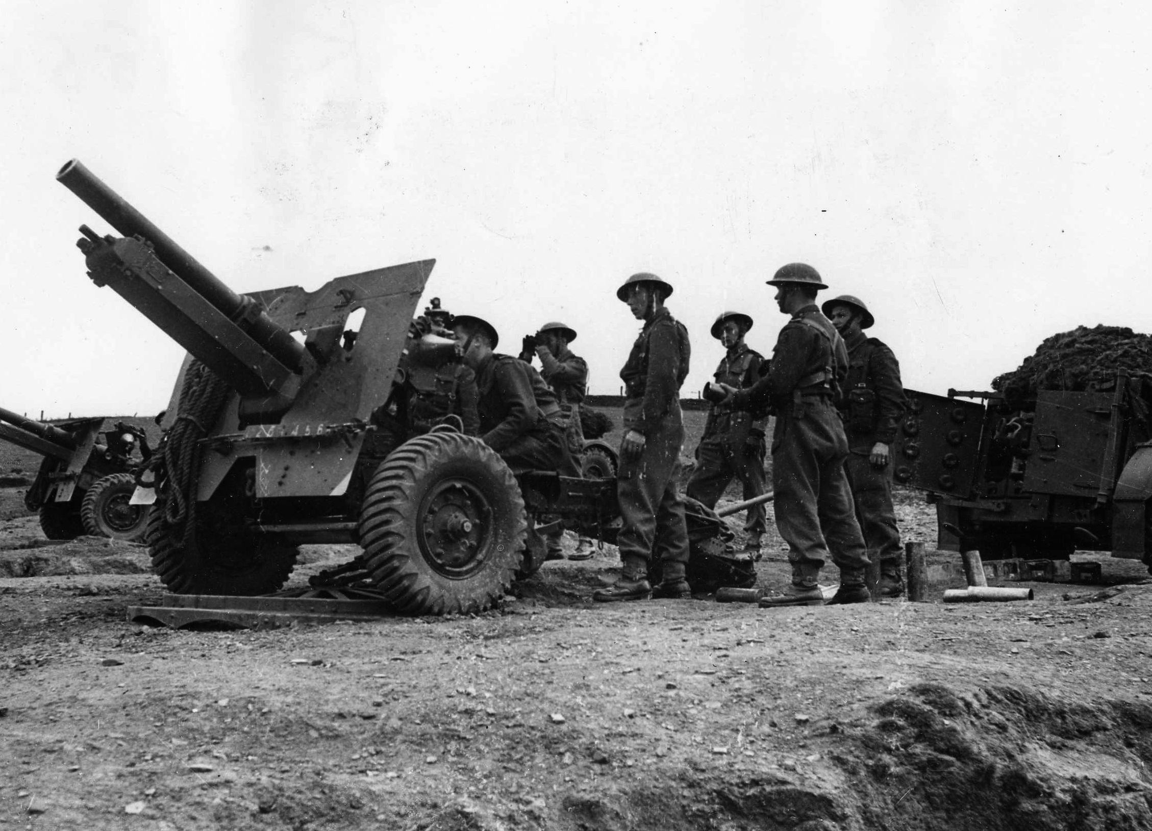 Polish artillerymen prepare to load and fire their 25-pounder field gun during antitank exercises prior to embarkation for Normandy and their first test in combat. 