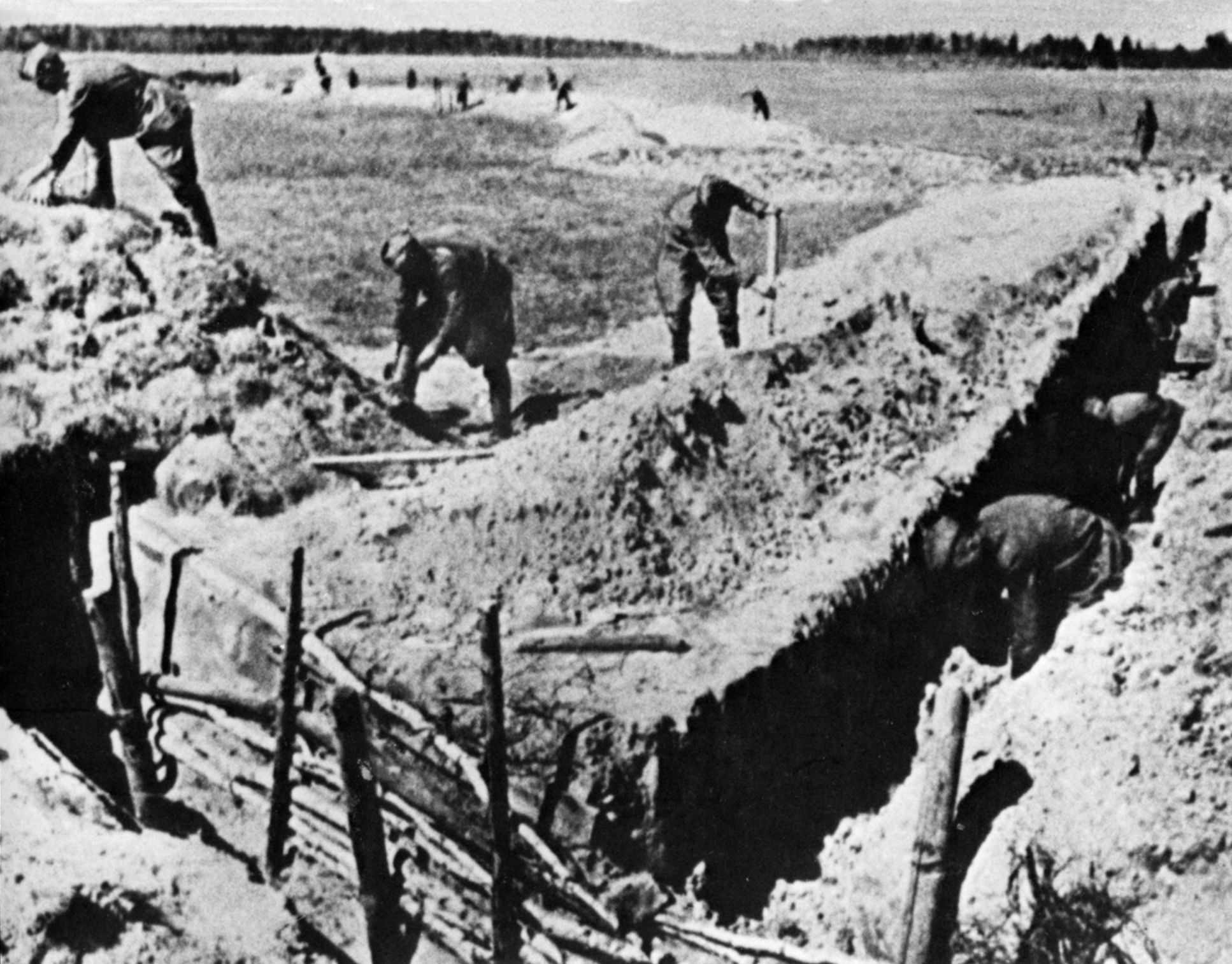 Soviet soldiers labored to dig 6,000 miles of defensive trenches prior to the commencement of Operation Citadel. More than 300,000 Russian civilians contributed to the effort. 
