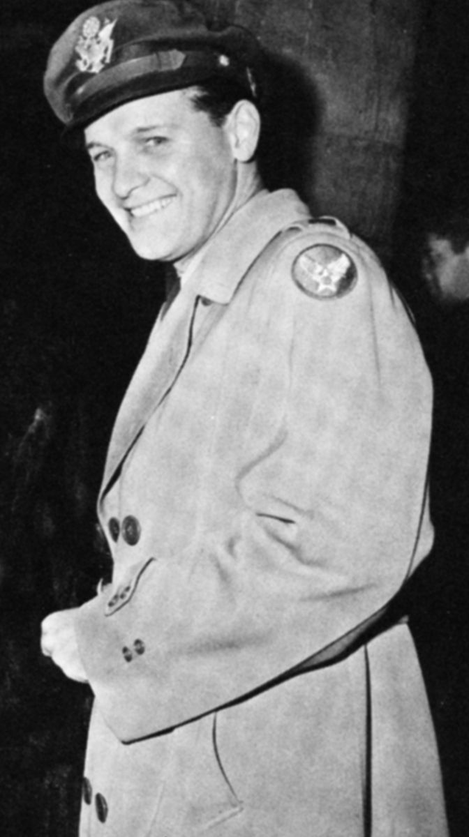 Air Corps Lieutenant William Holden