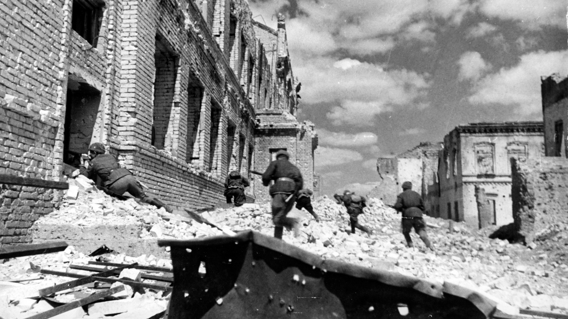 Soviet soldiers storm the ruins of School # 6 in a photpgraph by Russian newspaper photographer Georgy Zelma.