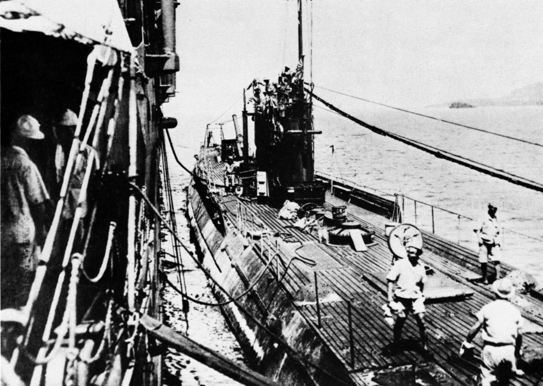 Coming alongside the tender Chogei, the Japanese submarine I-121 commences refueling near Kwajalein Atoll. The Batfish and the British submarine HMS Upholder shared the distinction of sinking three enemy submarines during World War II.