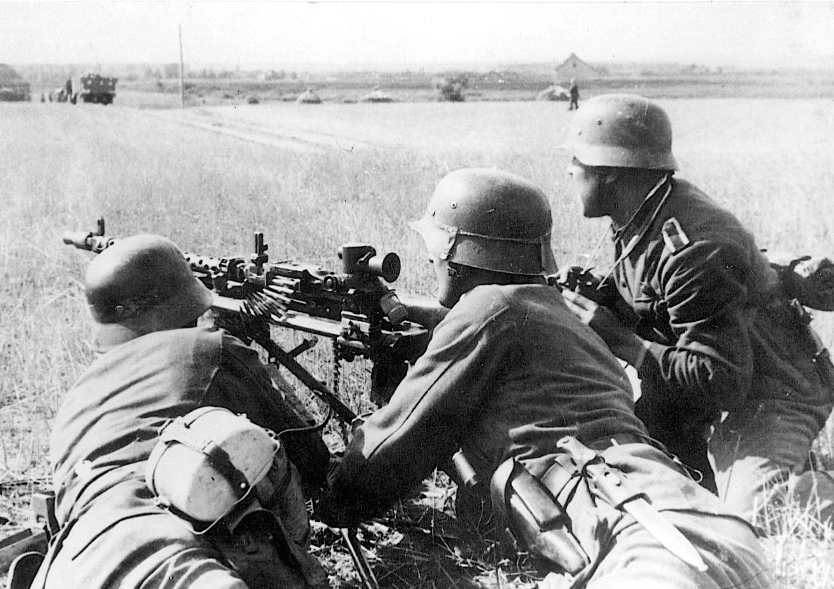 A German machine gun squad, one soldier equipped with a pair of field glasses, surveys the steppes for enemy targets. German forces inflicted heavy casualties on attacking Red Army units during their 1942 summer offensive.