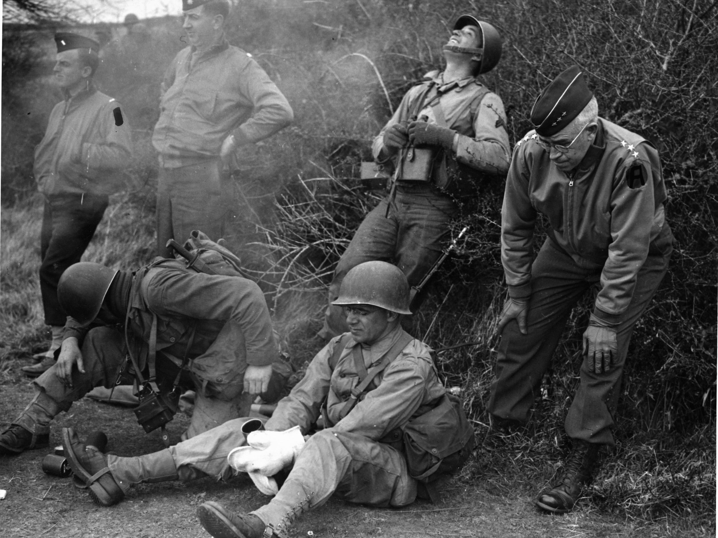 General Omar Bradley, the G.I. General, often watched his soldiers train in England as they prepared for the D-Day invasion. Here, he observes a 60mm mortar team servicing its weapon.