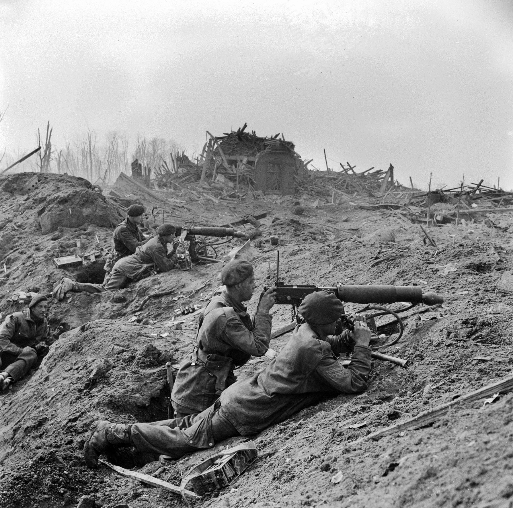 Members of 1st Commando Brigade man two Vickers machine guns in the shattered outskirts of Wesel. The 1st Commandos spearheaded the British assault by making a surprise crossing in assault craft on the night of March 23-24, 1945.
