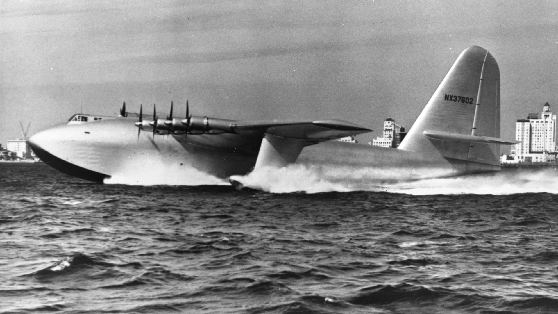 The First and Last Flight of the Spruce Goose - Warfare History Network