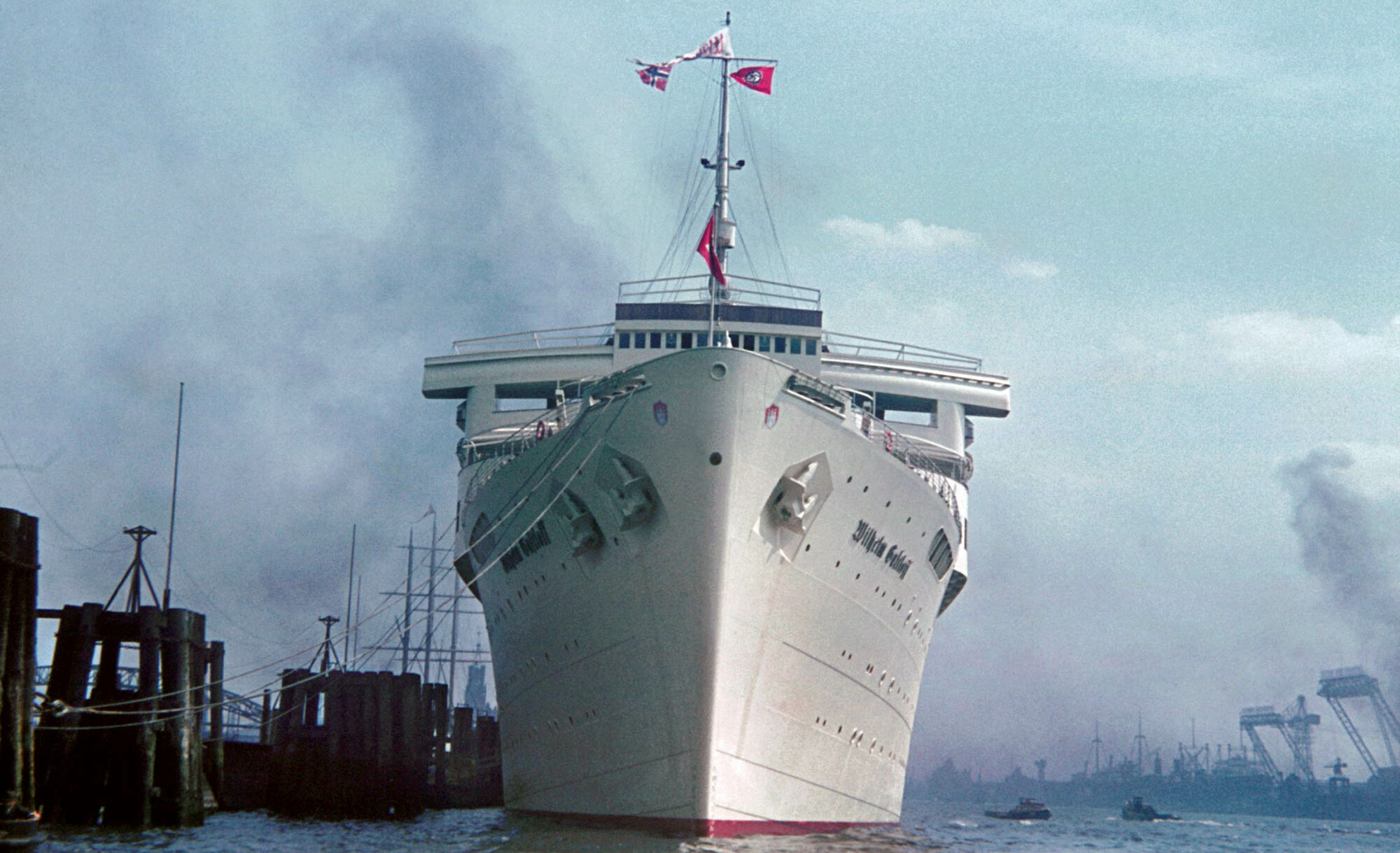 german cruise ship sunk 1945