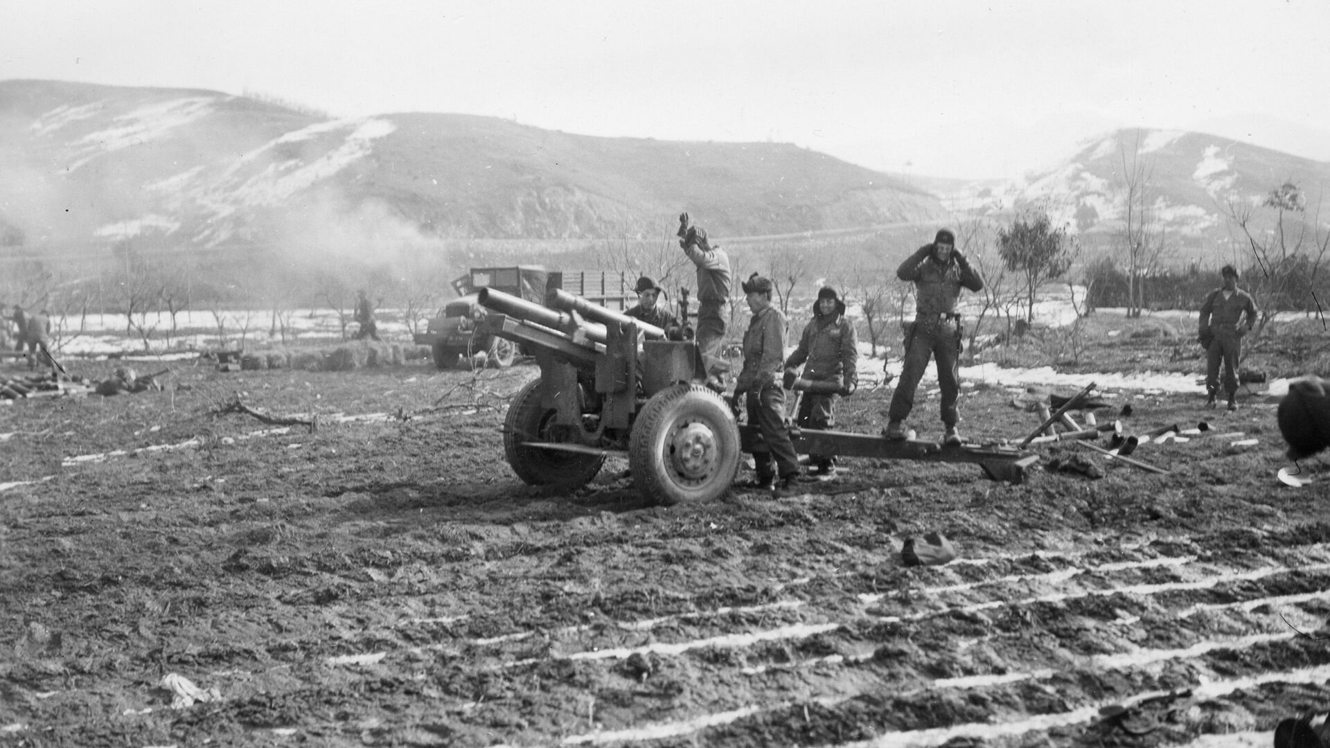 Artillerymen of the U.S. Army X Corps fire on enemy positions at the Chosin Reservoir.