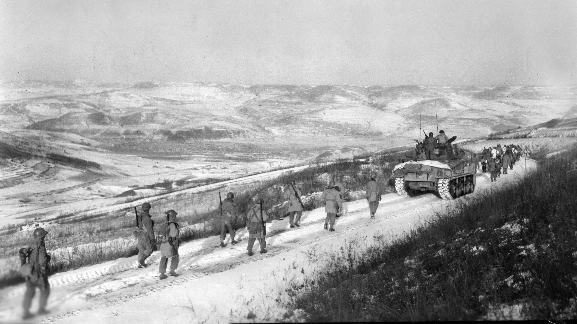 A column of the U.S. Army 7th Infantry Division snakes its way through mountainous terrain of North Korea on November 21, 1950. A regiment-sized force of the division was assigned to guard the 1st Marine Division’s right flank at the Chosin Reservoir.