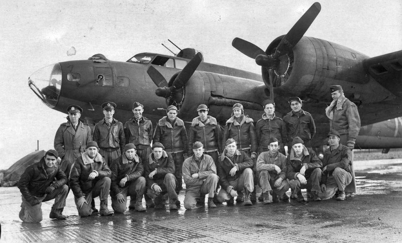 Flight and ground crew of the B-17 Yaussi flew into Wilhelmshaven. In the back row, left to right, are Colonel Frank Armstrong, lead navigator Robert Salitrnick, and lead bombardier Frank Yaussi.