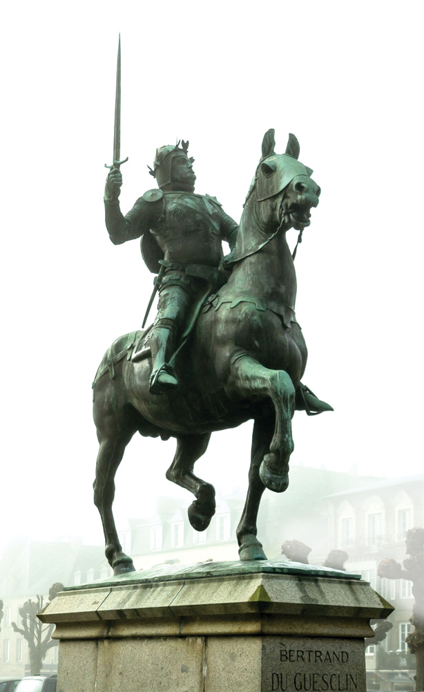 The statue of Bertrand Du Guesclin in Dinan.