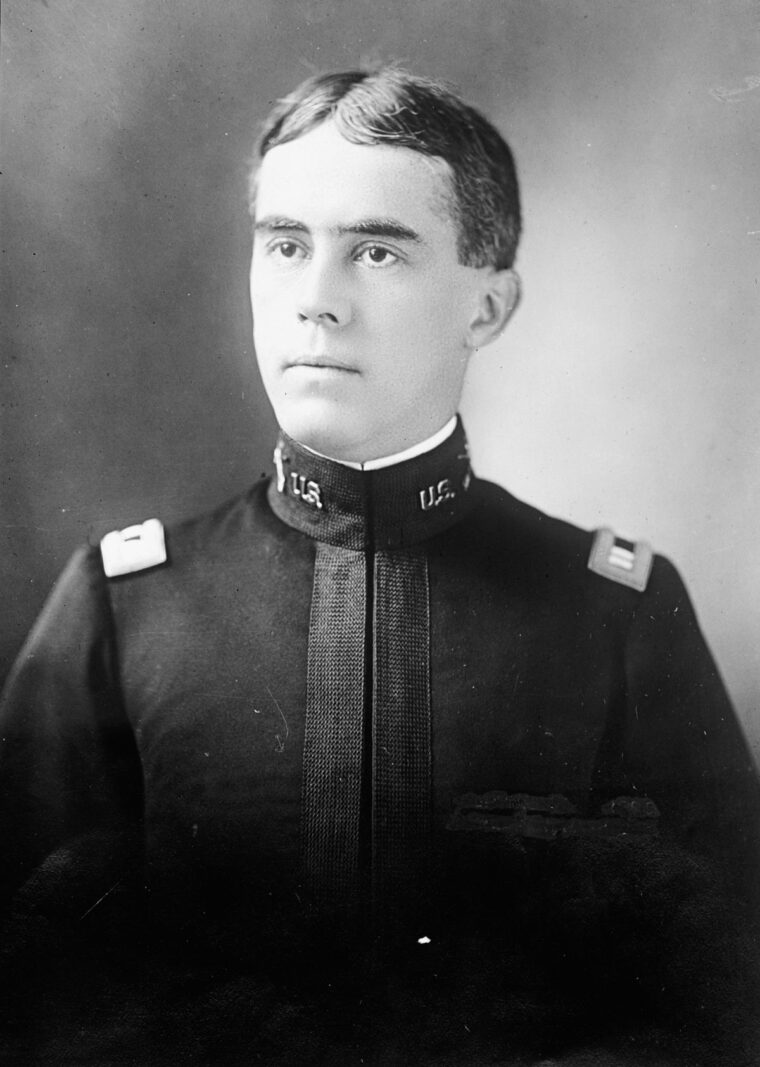 A young Captain Fitzhugh Lee.