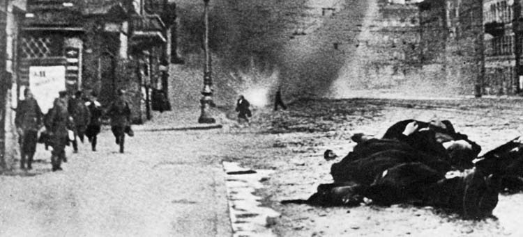 Немецкая артиллерия обстреляла  Невский проспект, главный бульвар Ленинграда. 