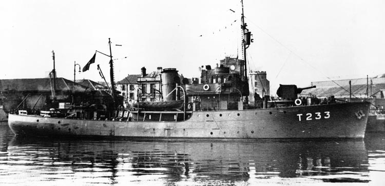 sinking Japanese submarine I-1