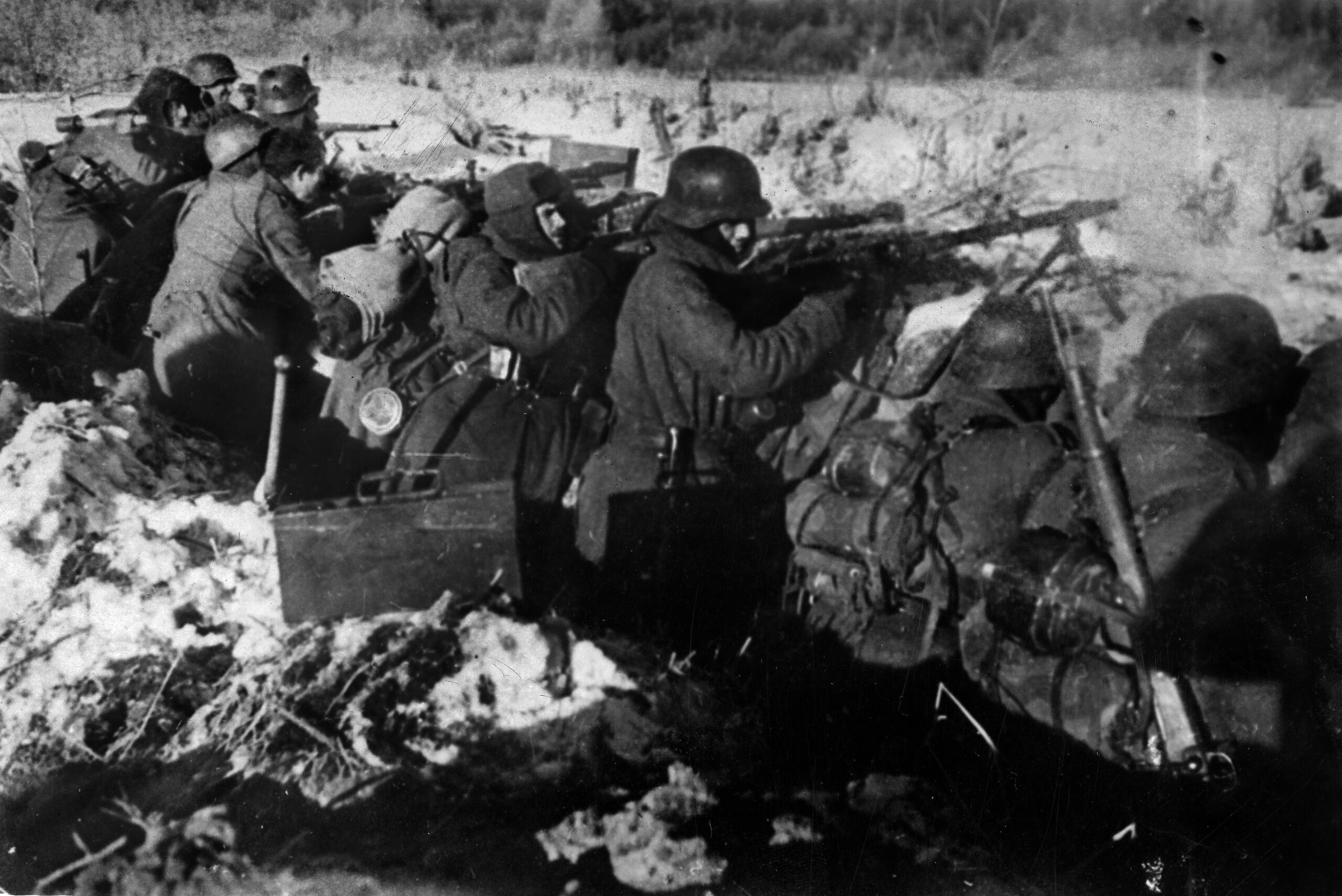 Wearing German-patterned uniforms and helmets and using German weapons, the all-volunteer Spanish Blue Division takes part in a winter battle against the Soviet Red Army near Leningrad. Spanish leader Francisco Franco’s fear and hatred of communism made the volunteers eager to side with Nazi Germany and fight against the common foe. More than 20,000 Spaniards served in the fight against the Soviet Union, but few came home alive.