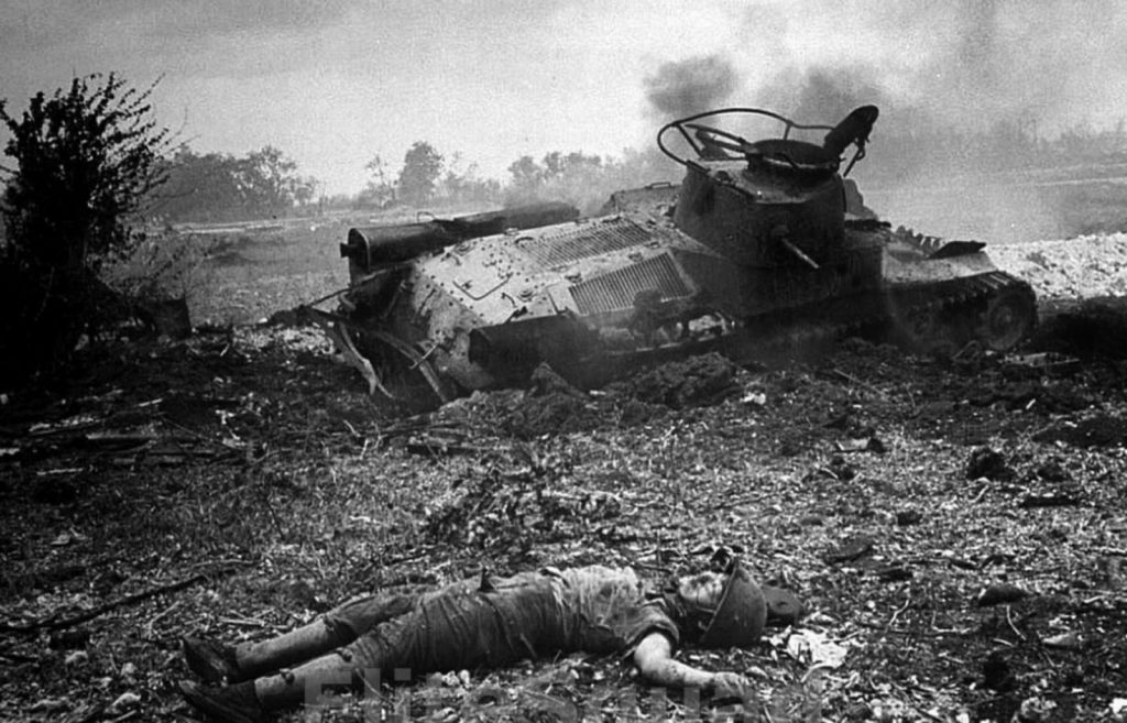  A Japanese soldier lies dead near a knocked-out Type 97 tank. Out of a 30,000-man garrison trying to defend Saipan, less than a thousand were taken prisoner. 