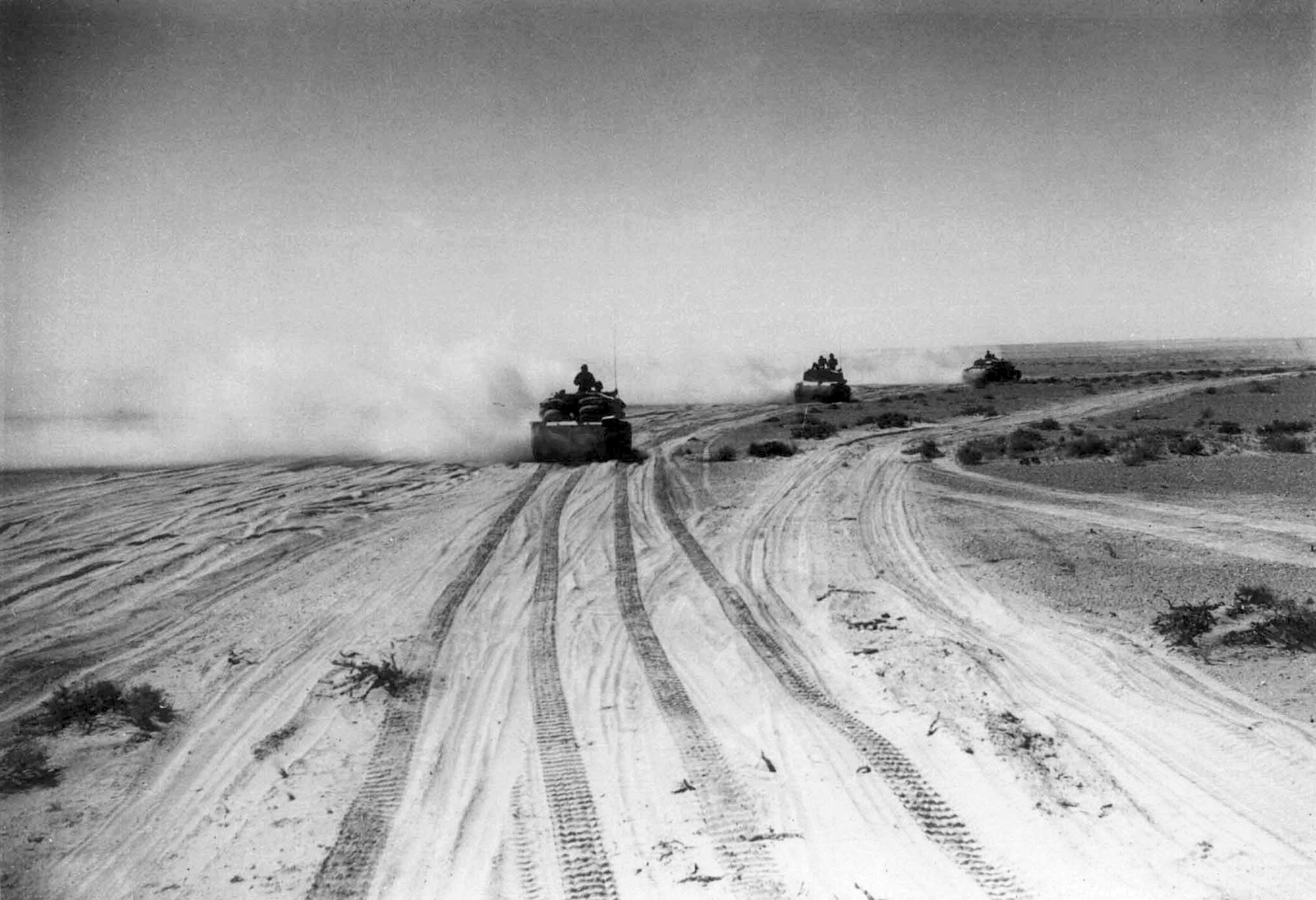  Italian Semovente self-propelled guns rumble forward during the initial Axis advance. 