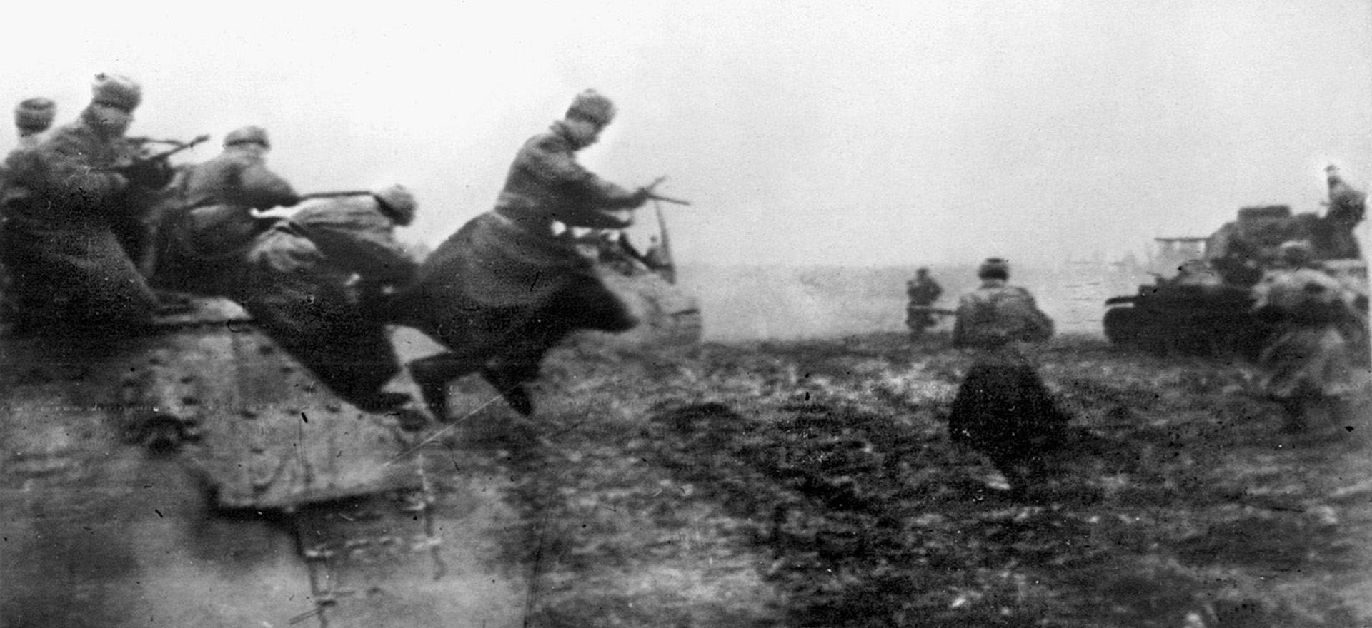 A squad of Red Army machine gunners leap from tanks in an effort to halt the German advance. Soviet losses were heavy but Hitler soon called a halt to the successful Operation South Wind to mount another—Operation Spring Awakening—an attempt to secure vital oil reserves in Hungary that proved to be a failure.