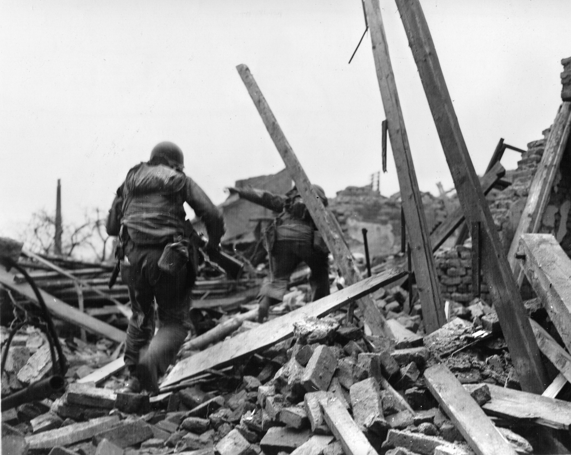 Cautiously working their way through the debris of the shattered town, American soldiers slowly take control of Aschaffenberg. 