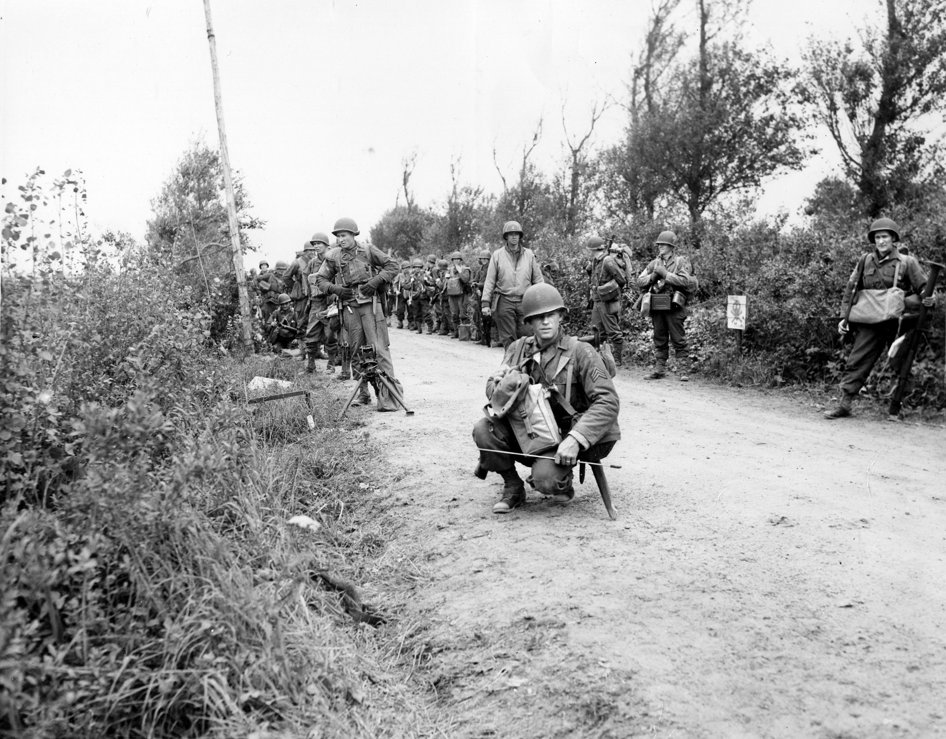 Soldiers of the U.S. 90th Infantry Division move inland in Normandy on June 6, 1944. The men of the “Tough ‘Ombres” were believed to have performed poorly in their early combat encounters. However, new leadership hardened the division into a fine fighting formation, as proven at the Battle of Mairy.