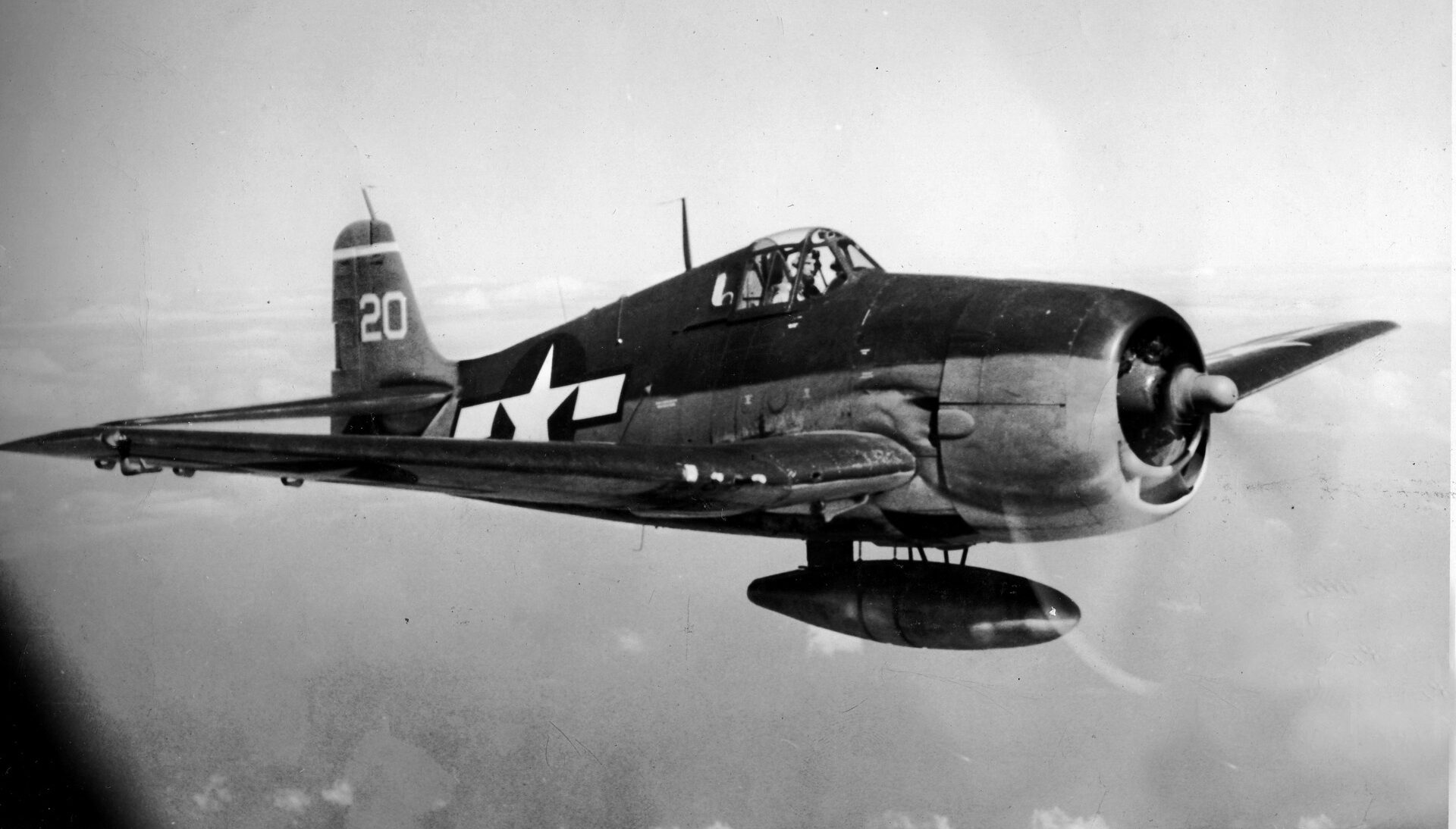 A Grumman F6F Hellcat fighter belonging to Task Force 58 flies over the Pacific Ocean. The Hellcat, superior to the Japanese Mitsubishi A6 M Zero in numerous performance aspects, was a deadly weapon during VF-32’s fighter action over Truk Lagoon in April 1944.