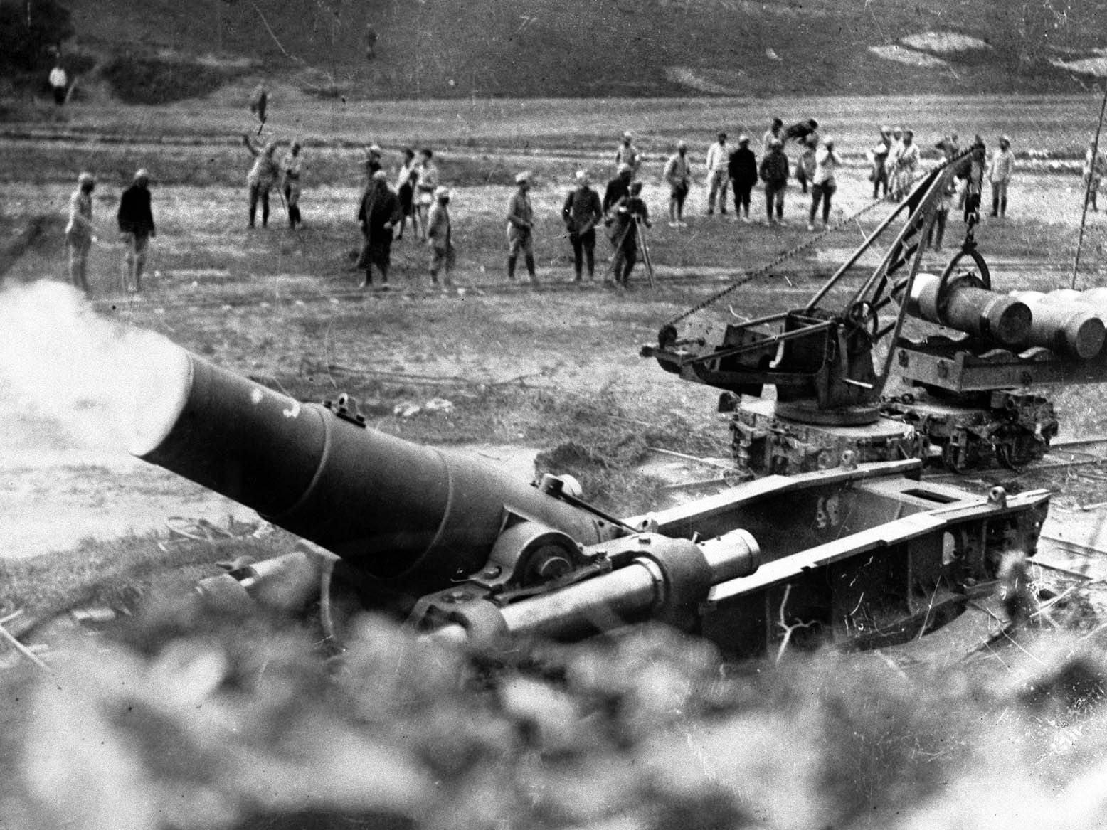 French troops used 370mm Filloux mortars to pound the German defenses of Fort Douaumont for the final assault carried out by three infantry divisions.