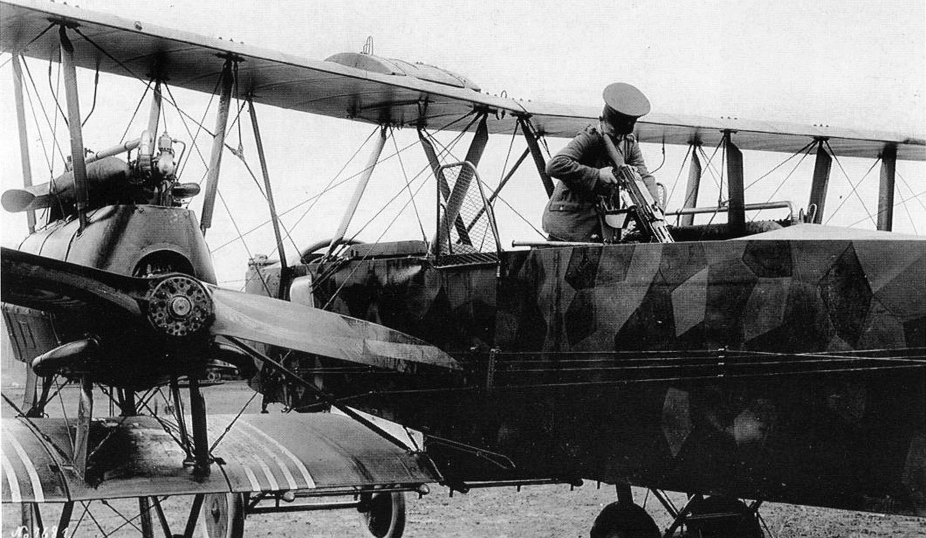 A German gunner demonstrates how the Gotha’s 7.92mm dorsal machine gun on a pivoted mount could be fired down through the fuselage. 