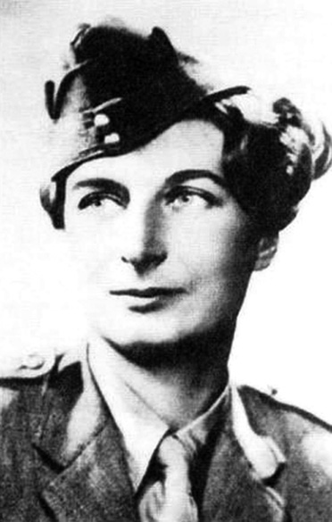 Mary Travers, a British socialite turned soldier, served with the Free French at Bir Hacheim. 