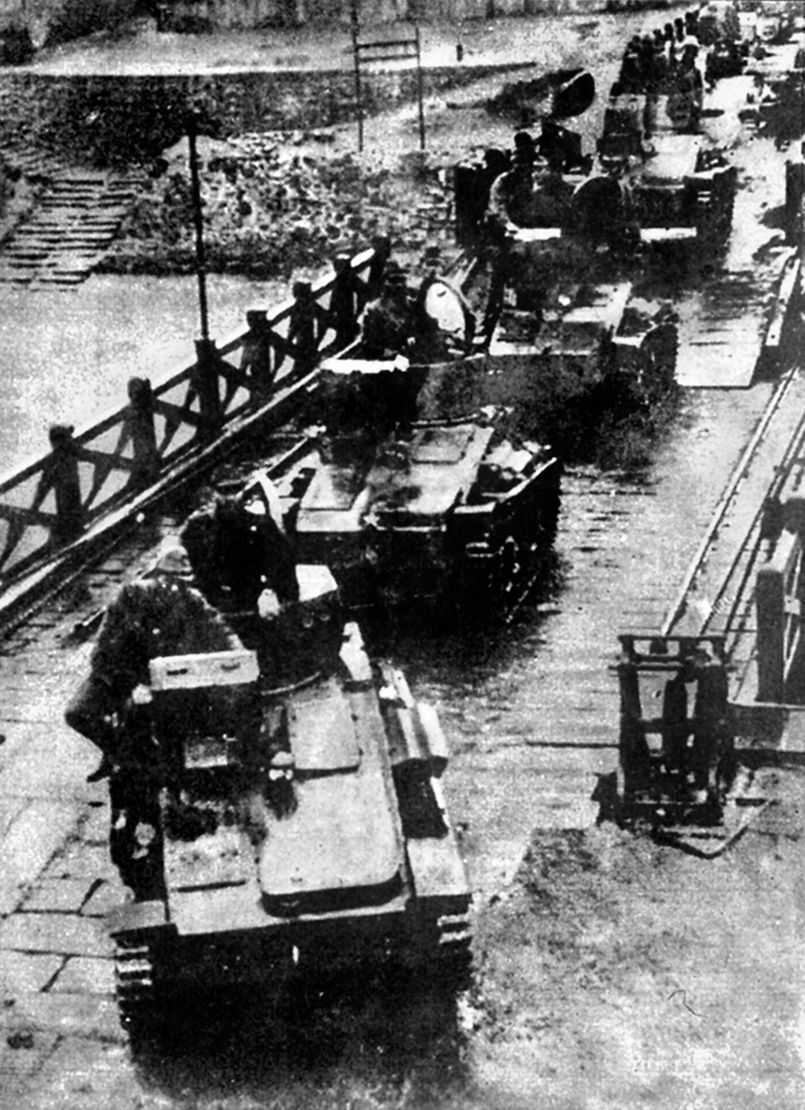 Although Japanese armor was deemed inferior to Western tanks and fighting vehicles, the spearheads of Yamashita’s conquering army in Malaya did include some armored formations. The British and Commonwealth defenders of Singapore, however, had no tanks at all to counter the strength of Japanese armor, a contingent of which is shown crossing a river.