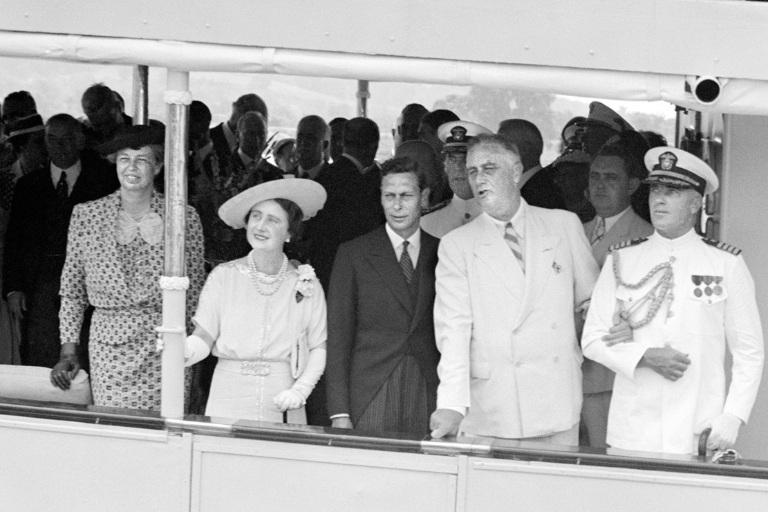 The presidential yacht was used for key diplomatic events, such as the visit of Queen Elizabeth and King George in 1939. 