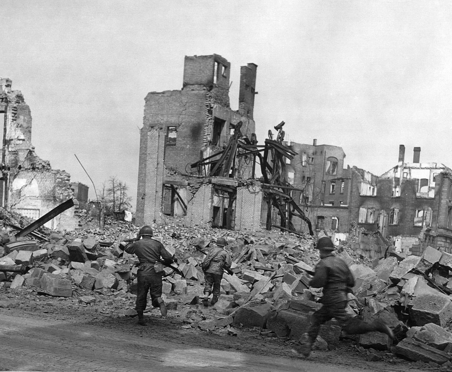 Century Division men run for cover in the ruins of Heilbronn, Germany, on the Neckar River as enemy artillery and Nebelwerfer shells begin to land. It was in Heilbronn that Rincker came closest to being killed. 