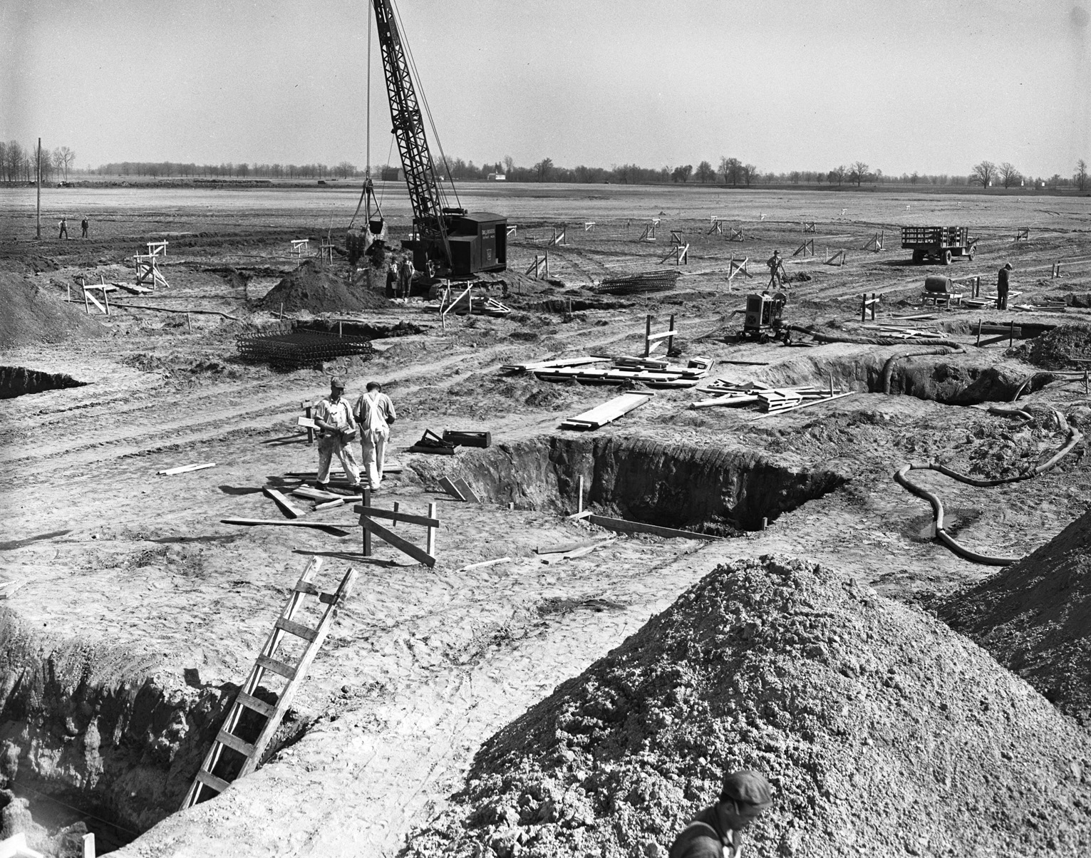 Willow Run plant under construction, 1940. With nearly 5 million square feet, the factory was touted as the largest single-story building in the world at the time.