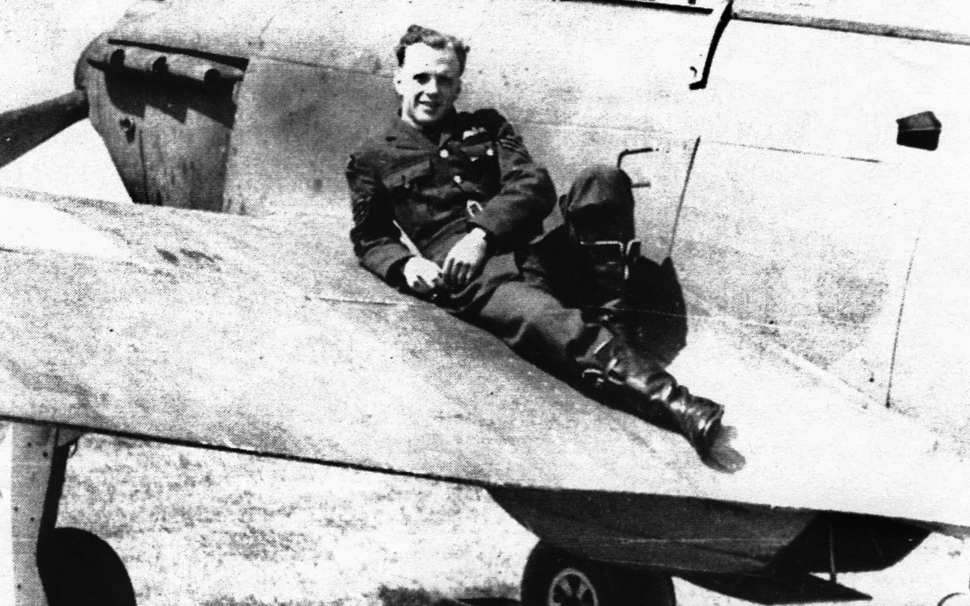 504 Squadron’s Sergeant Ray Holmes shot down a Dornier Do-17 that may have bombed Buckingham Palace. Seconds later, Holmes had to bail out of his damaged Hurricane.