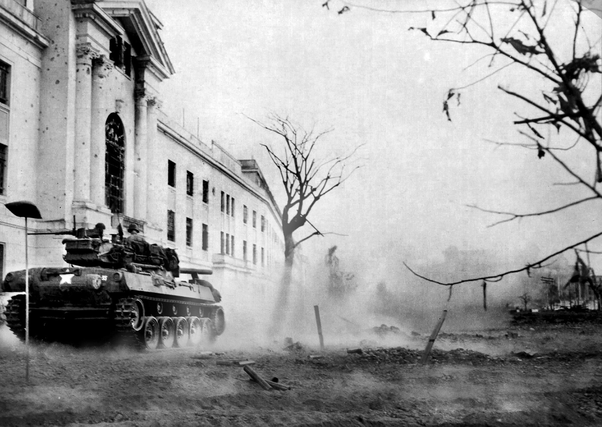 Fighting erupted in Manila itself as the Americans fought their way into the city. In this photo, an American tank destroyer engages Japanese forces near the Filipino legislature building. 