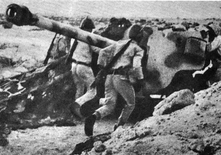 Egyptian units fighting beyond their antiaircraft umbrella were vulnerable to Israeli armor, airstrikes, and artillery. 