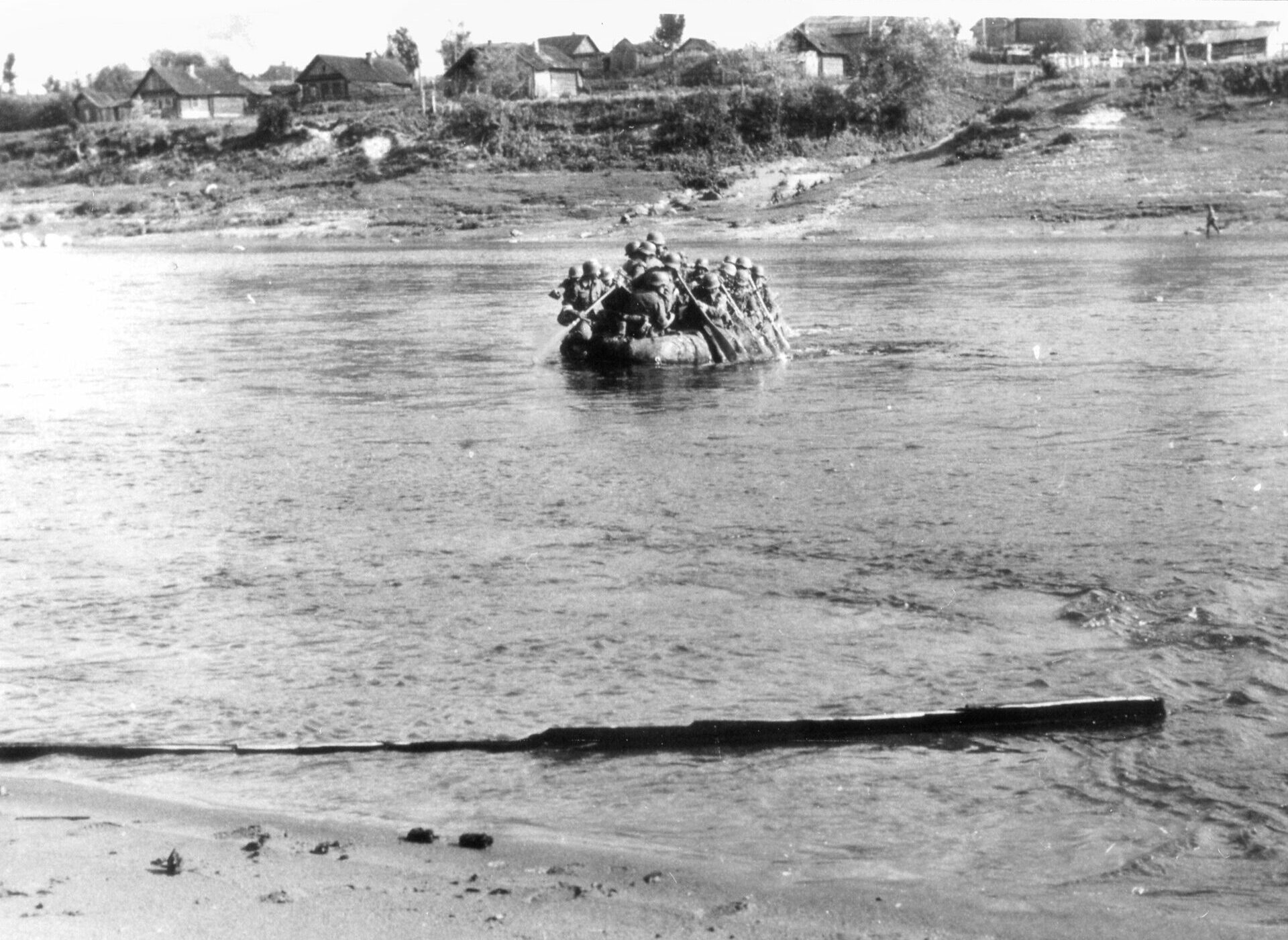 With few available bridges, German troops used inflatable rubber boats to cross the many rivers and streams of the Soviet Union. 