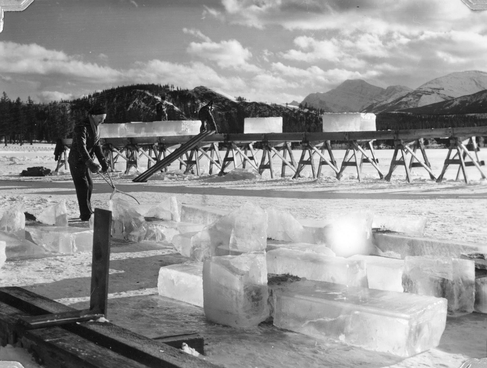 A crew of 15 men spent two months working to build a model aircraft carrier using “pykrete,” a mixture of ice and wood pulp, on Lake Patricia, Ontario, Canada in 1943. The construction effort, part of Project Habakkuk, was later abandoned.