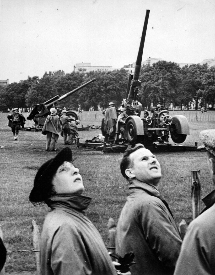 Anti-aircraft guns were set up in Hyde Park. Although largely ineffective, the sounds of the guns provided moral support to citizens who felt that the nation was doing something to fight back.